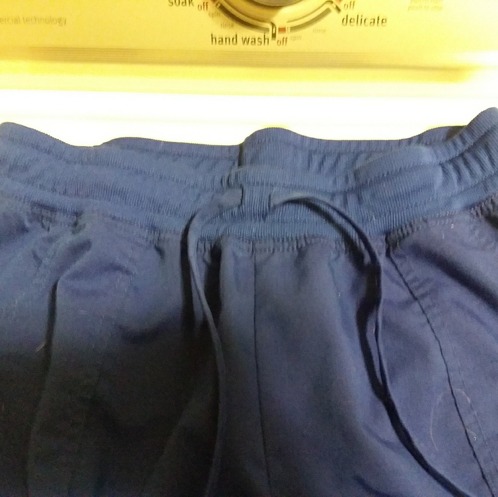 Scrub set - Picture 2 of 2